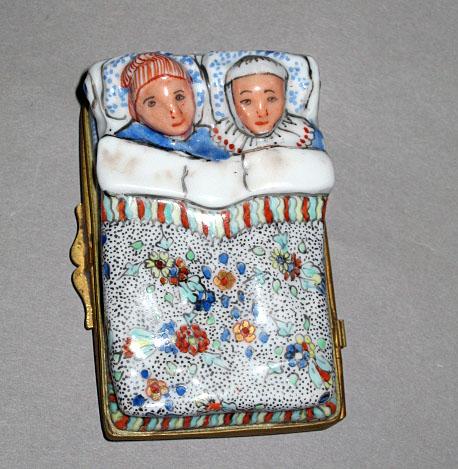 1969.0753 Porcelain snuff box