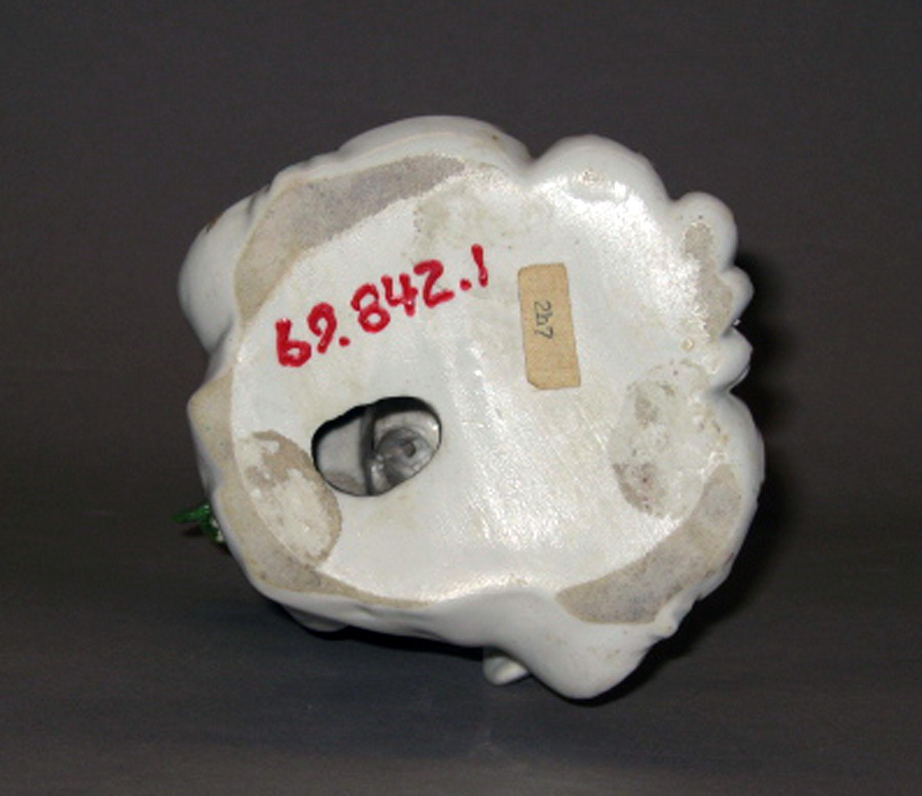 1969.0842.001 Porcelain figure (underside)