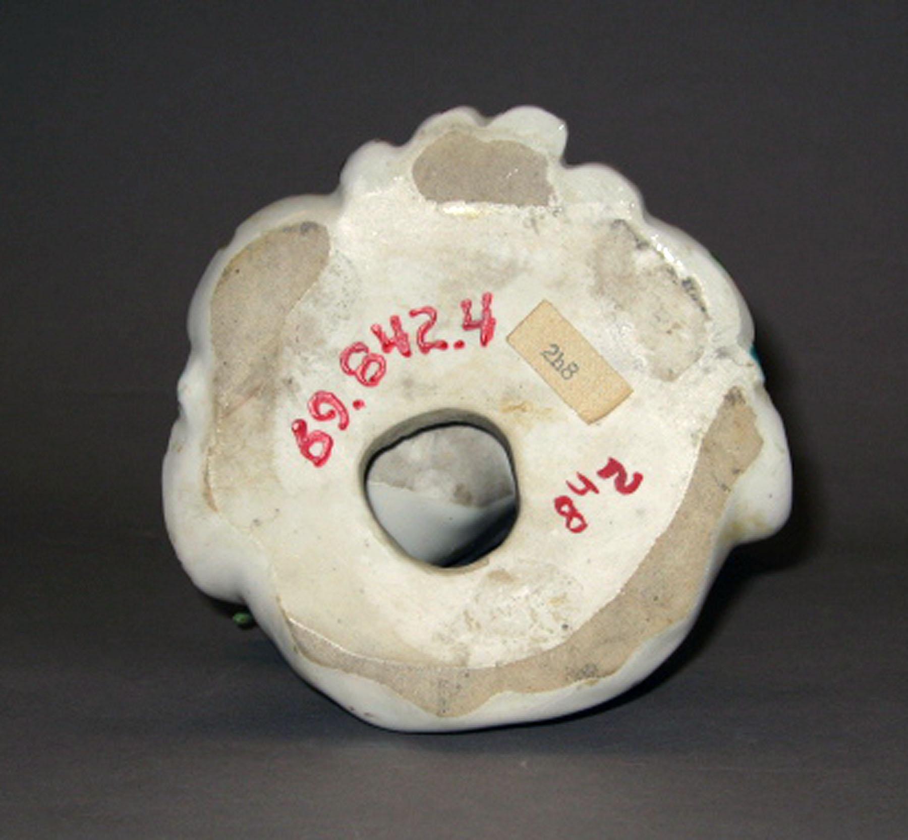 1969.0842.004 Porcelain figure (underside)