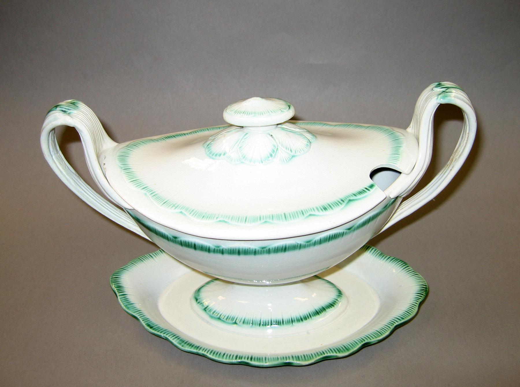 1969.0857.001 Sauce tureen