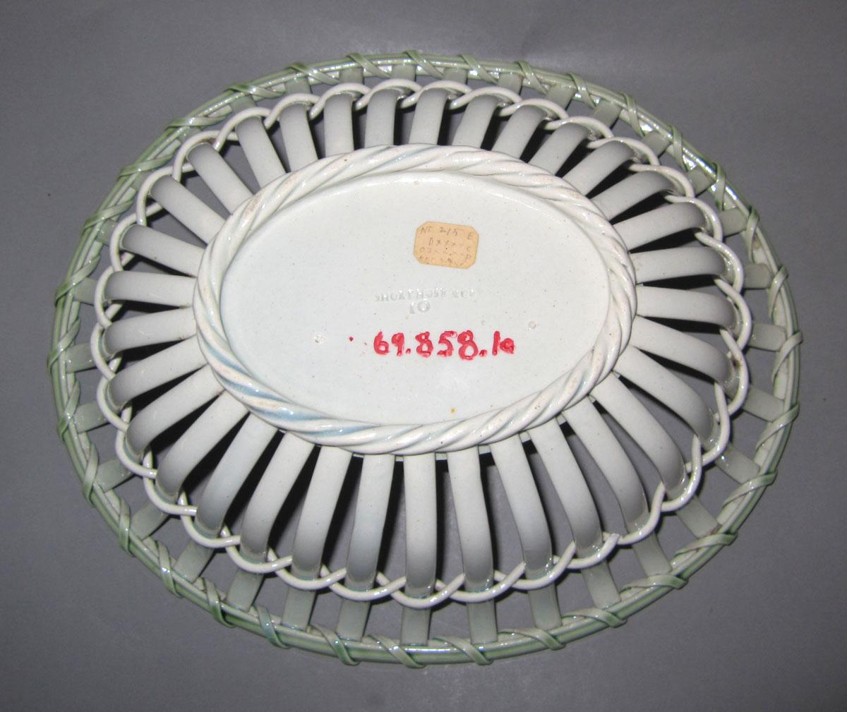 1969.0858.001 A Pearlware basket underside