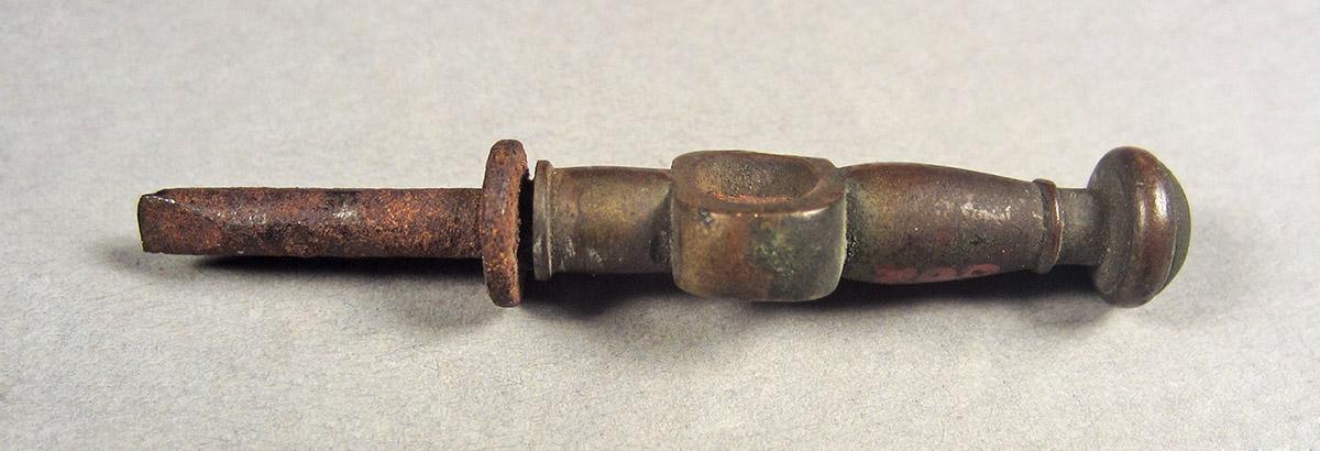 1957.0026.682, Spring or blade vise, side 2