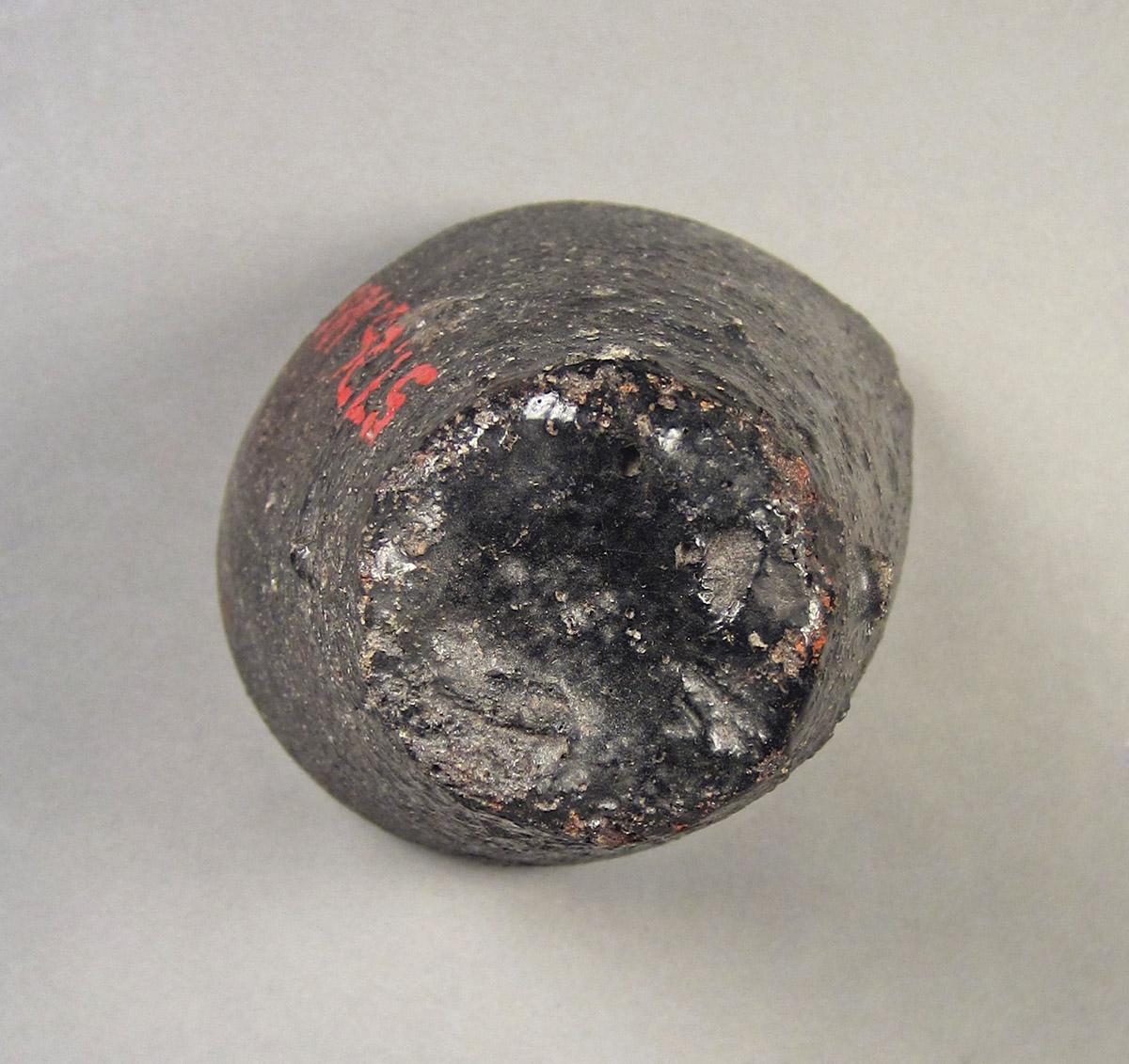 1957.0026.686, Crucible, bottom