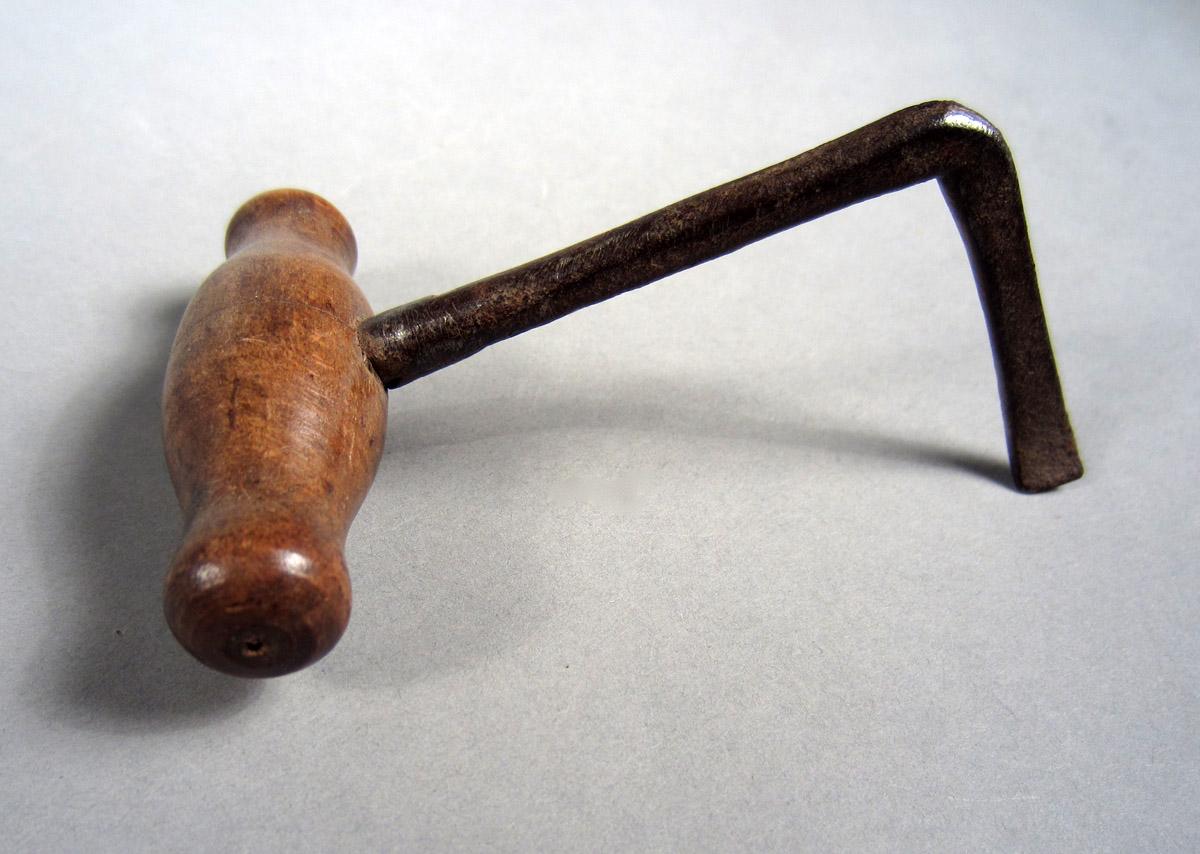 1957.0026.692 Hook, View 1