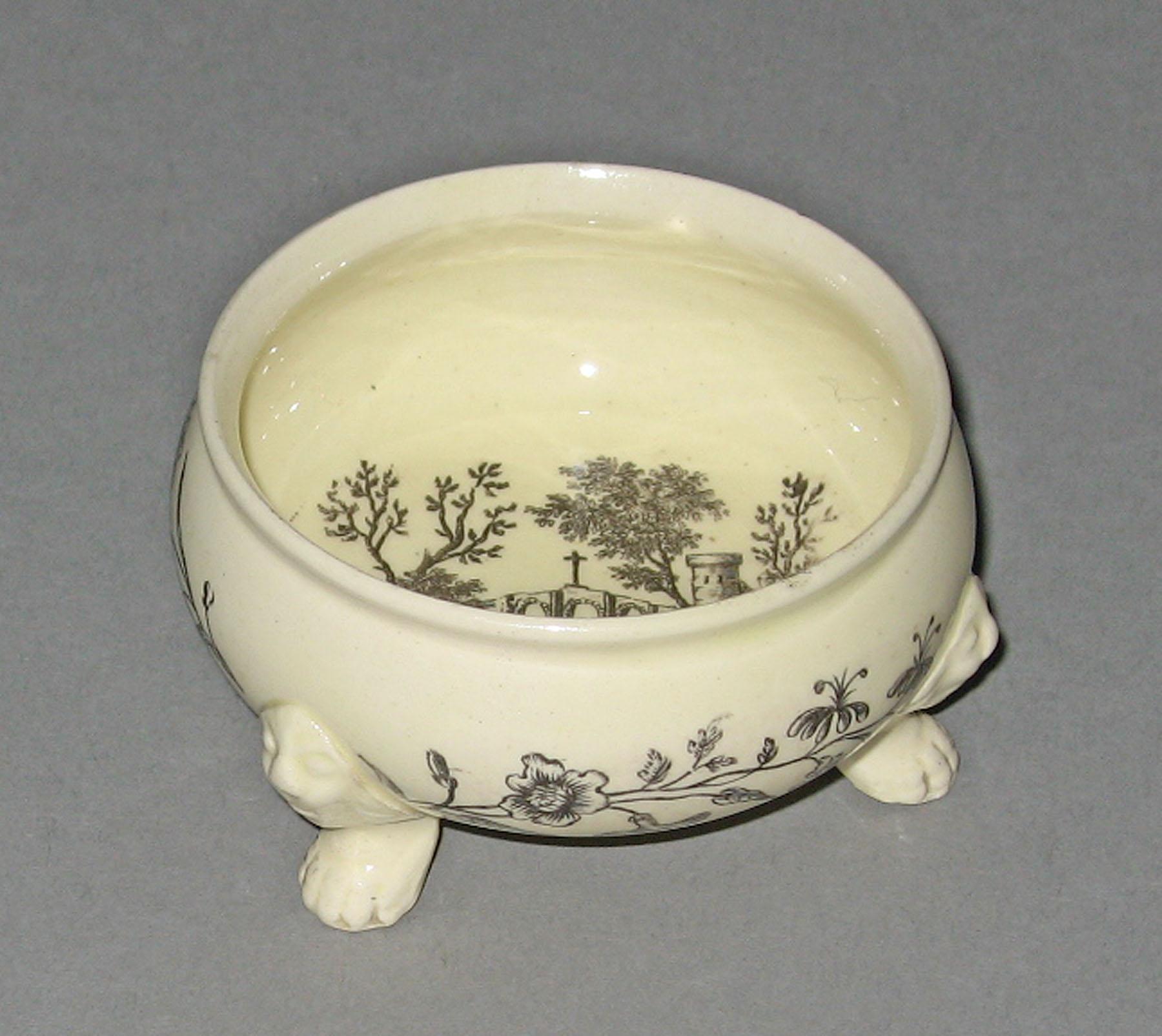 1969.0936.001 Creamware salt dish