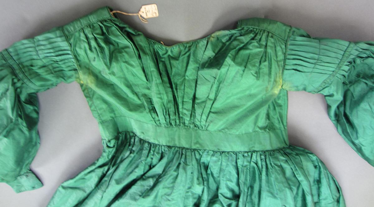 1969.0943 Dress, Bodice
