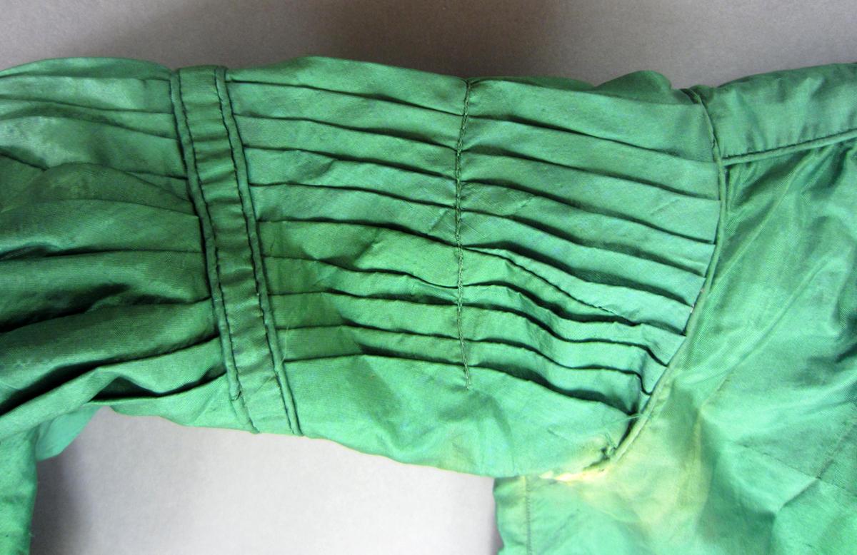 1969.0943 Dress, Detail