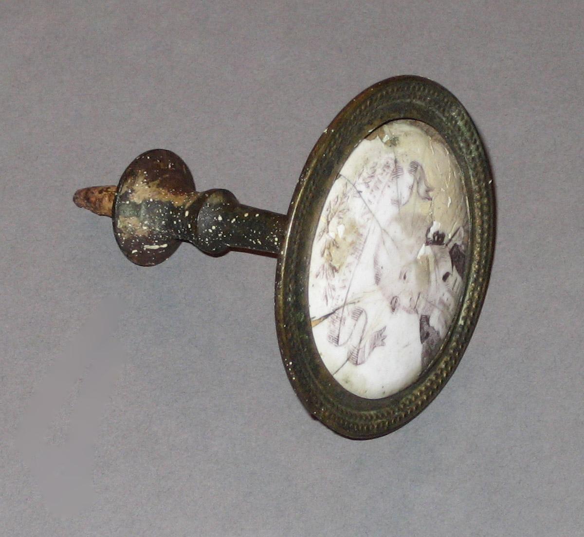 1969.0948.002 Cloak pin