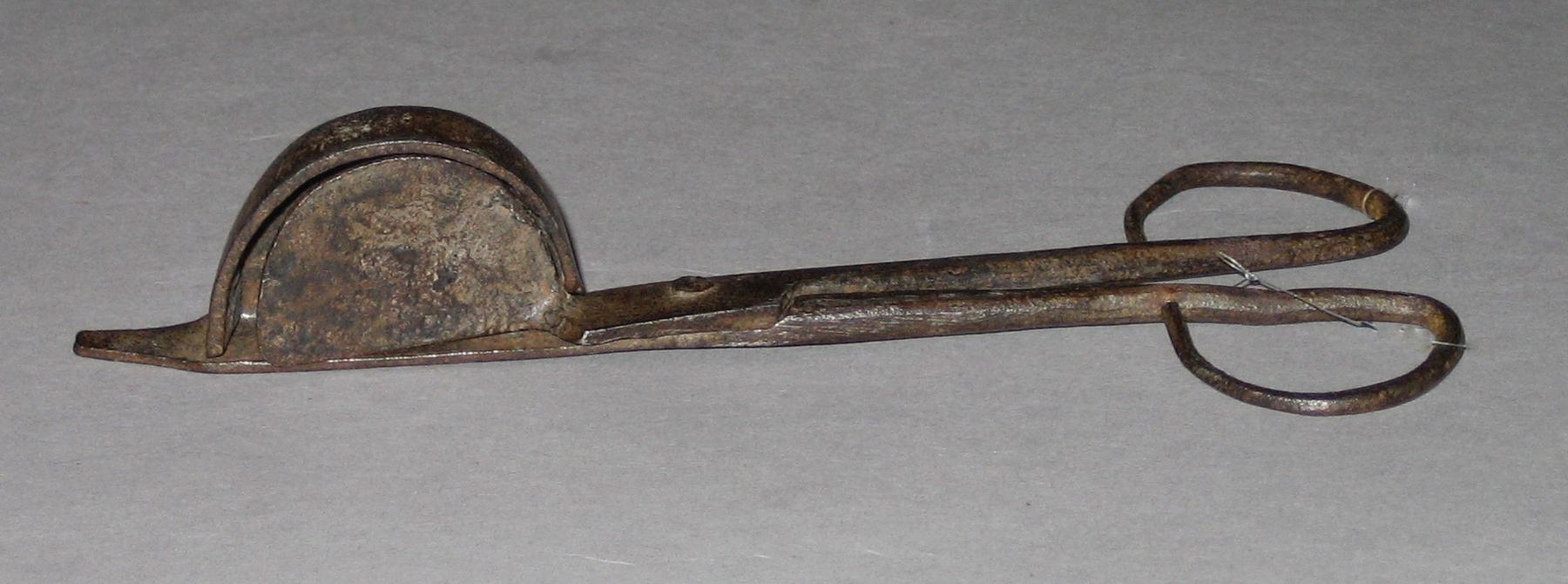1969.0960 Snuffer