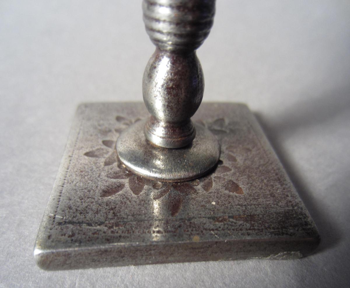 1969.0967 Pincushion, Base