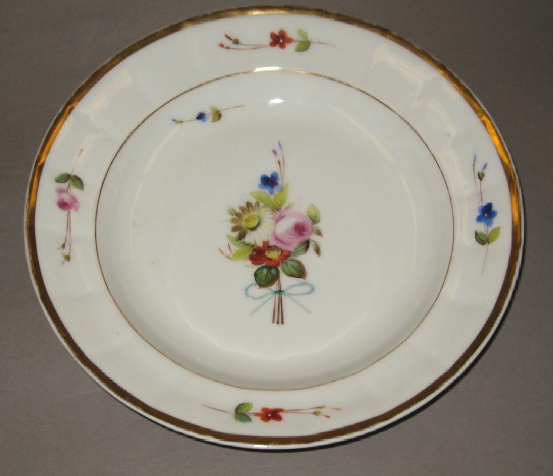 1969.0971.001 French porcelain soup plate
