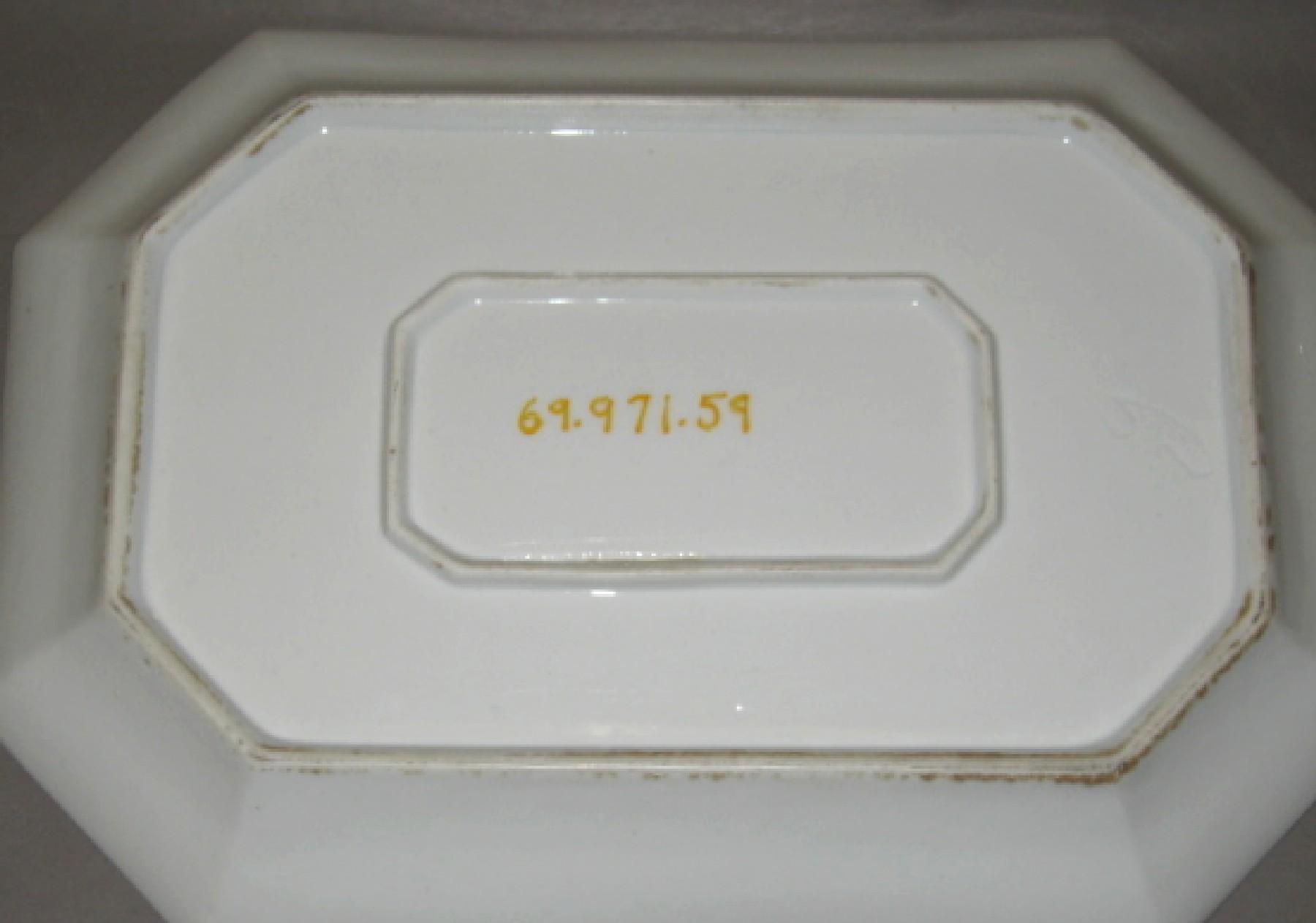 1969.0971.059 French porcelain dish (underside)