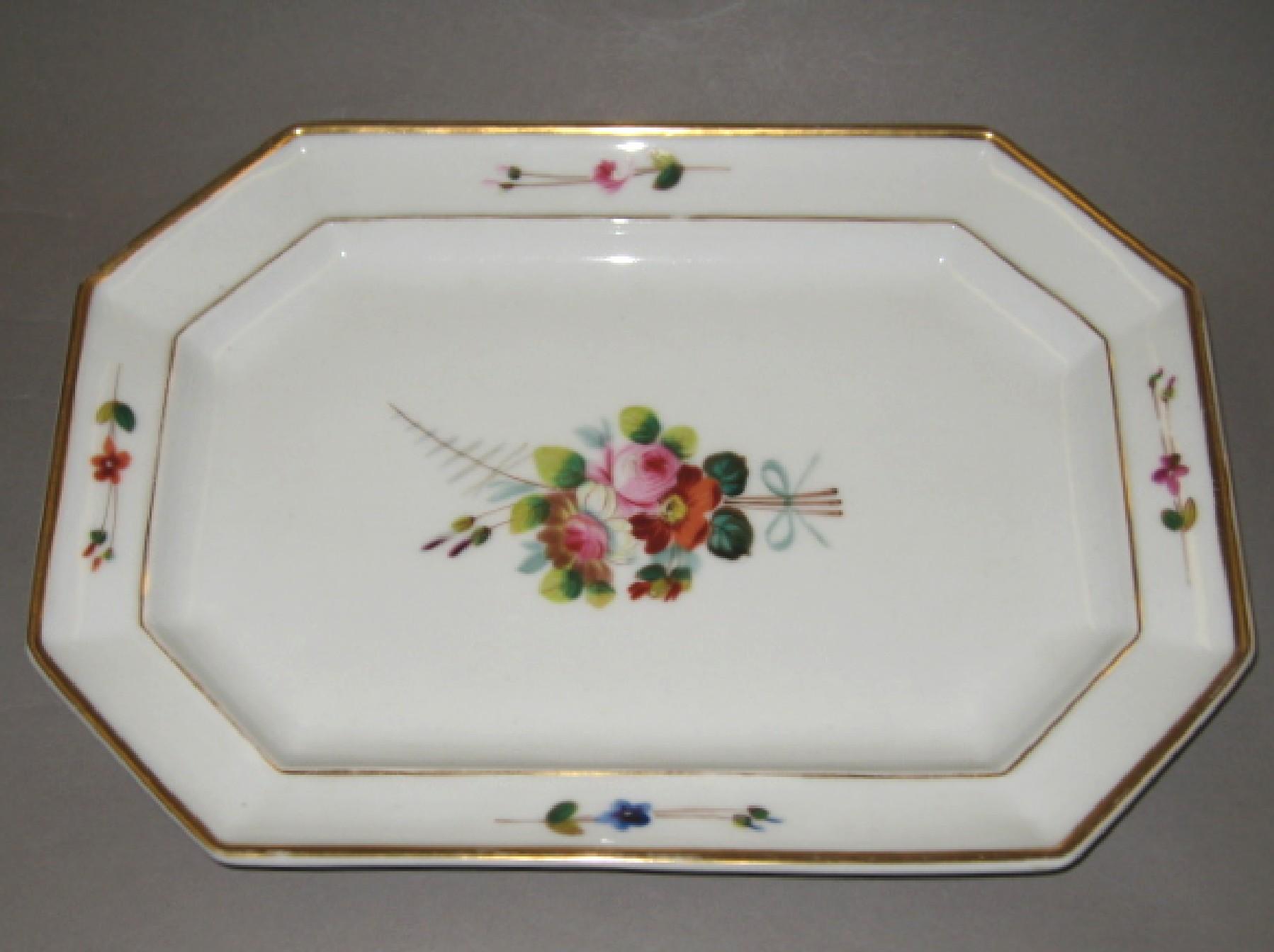 1969.0971.061 French porcelain dish