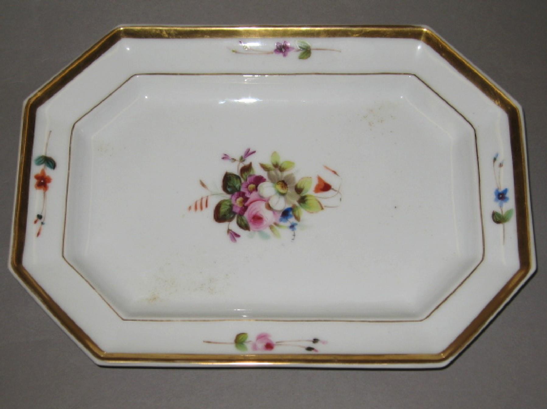1969.0971.064 French porcelain dish
