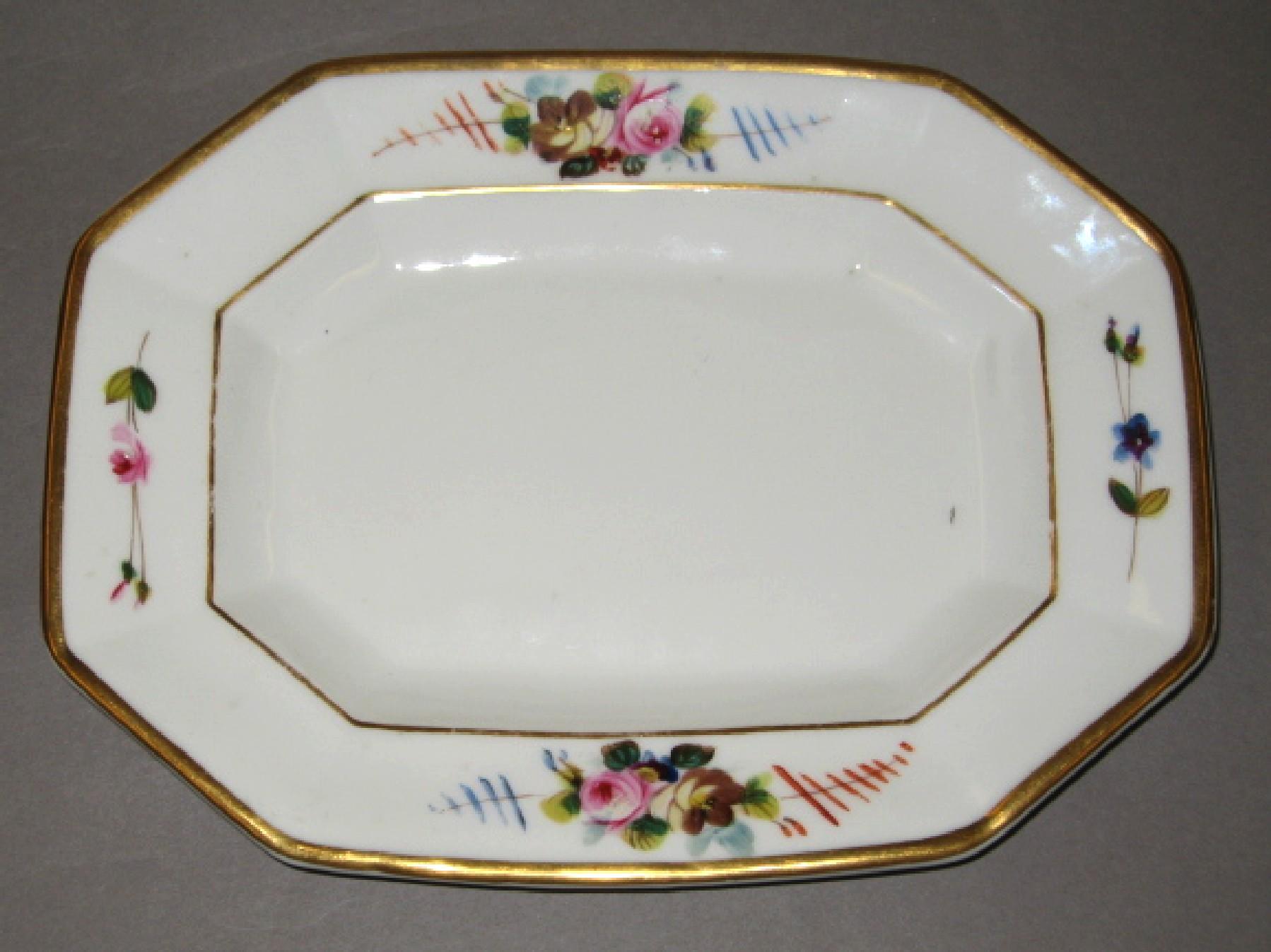 1969.0971.066 French porcelain dish