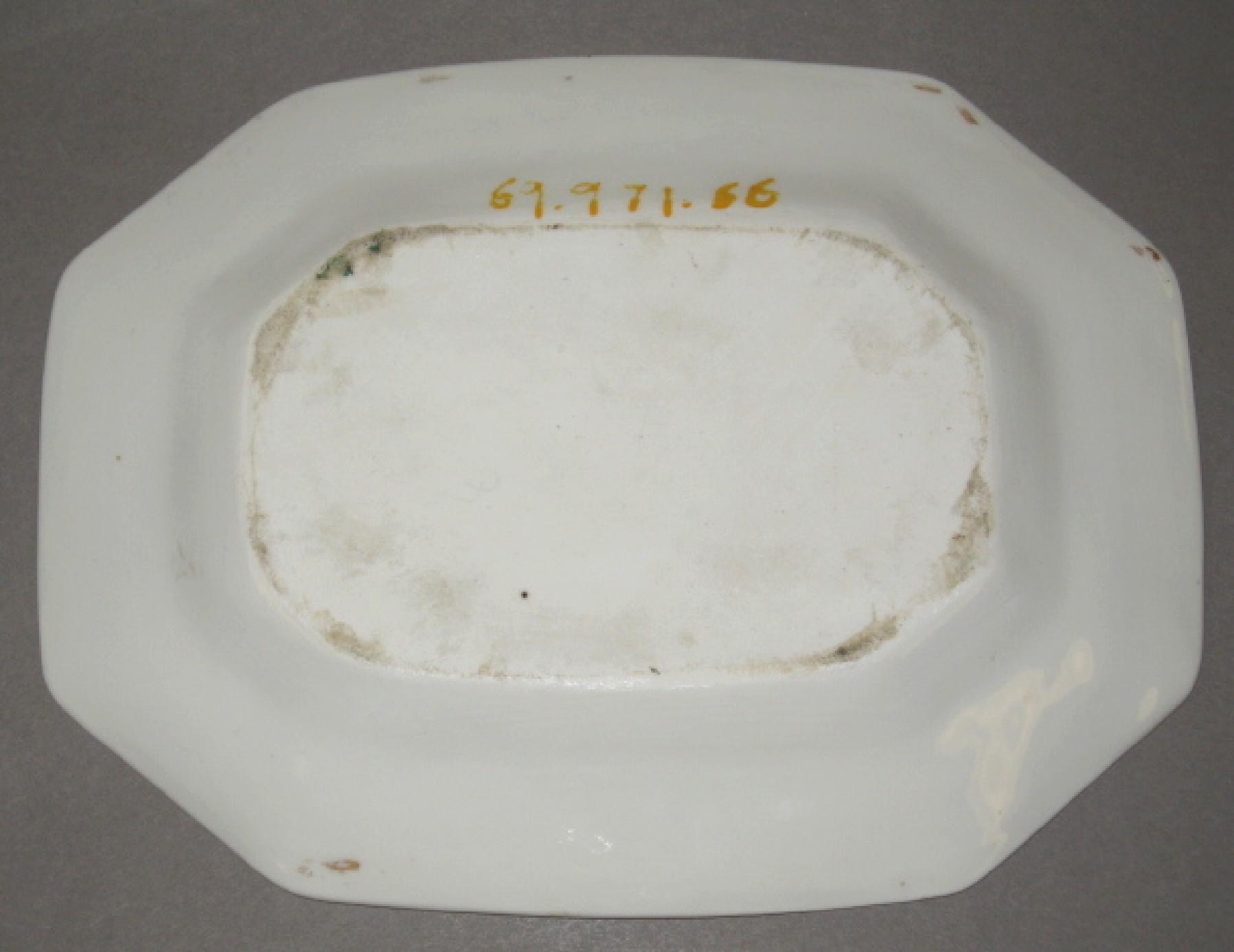 1969.0971.066 French porcelain dish (underside)