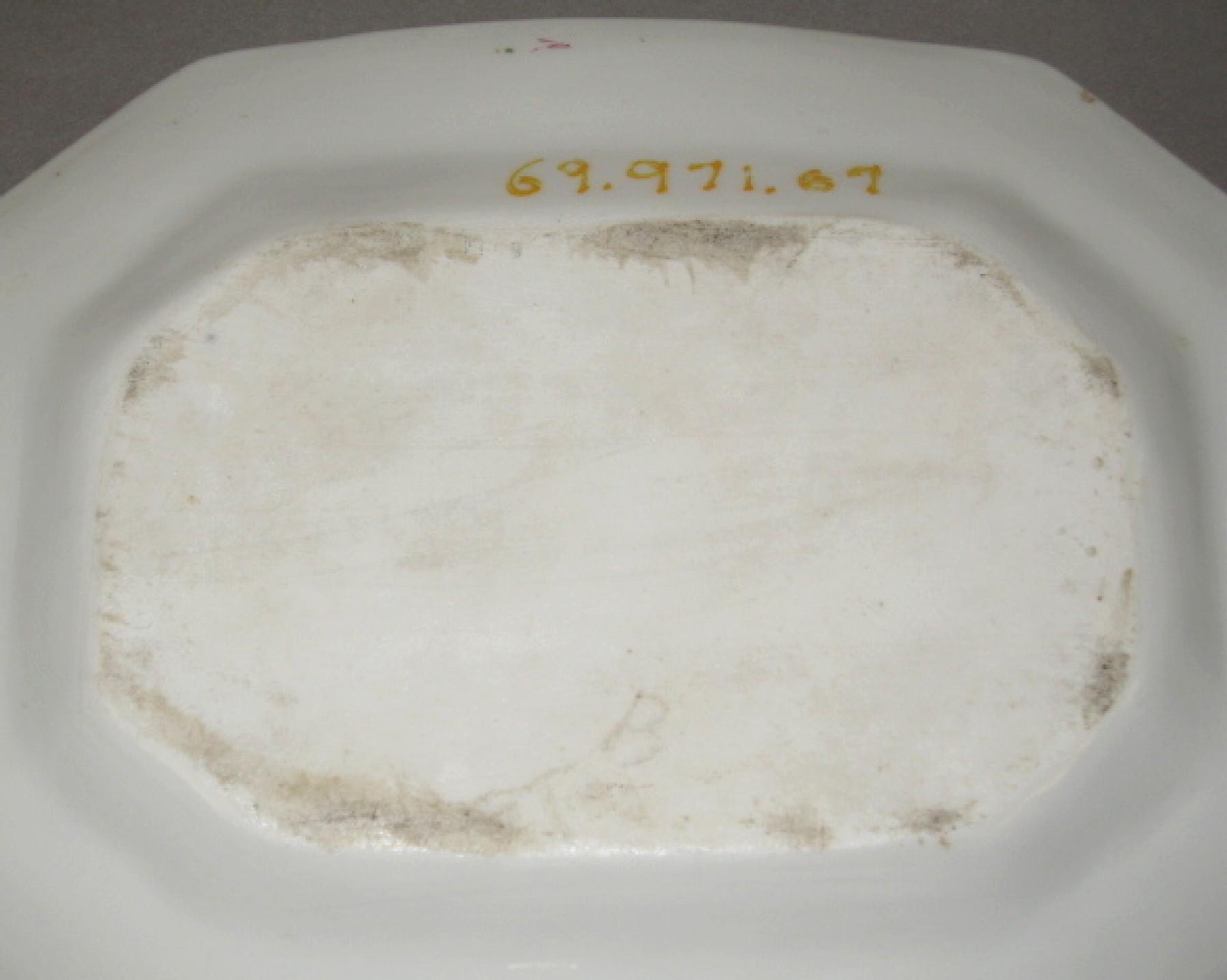 1969.0971.067 French porcelain dish (underside)
