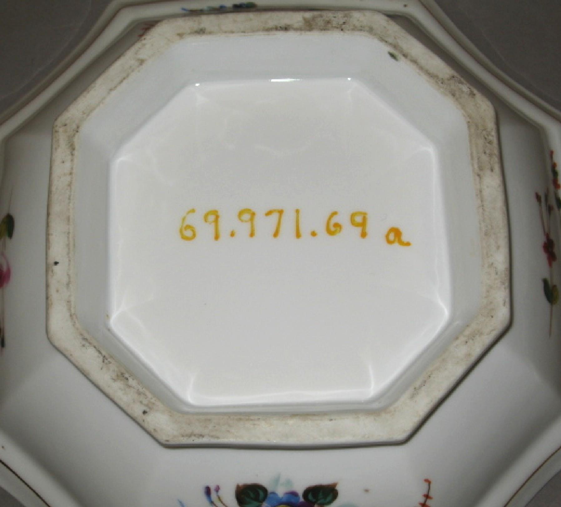 1969.0971.069 A, B French porcelain dish (underside)