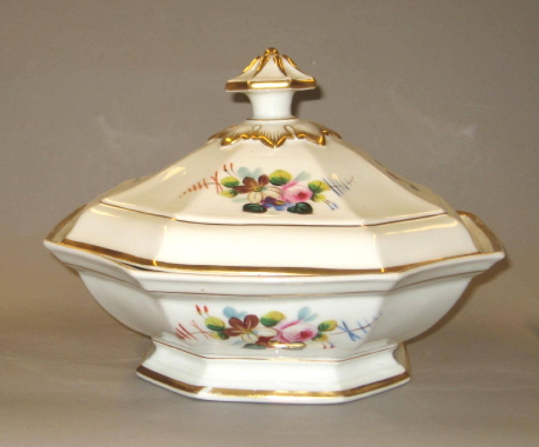 1969.0971.070 A, B French porcelain dish