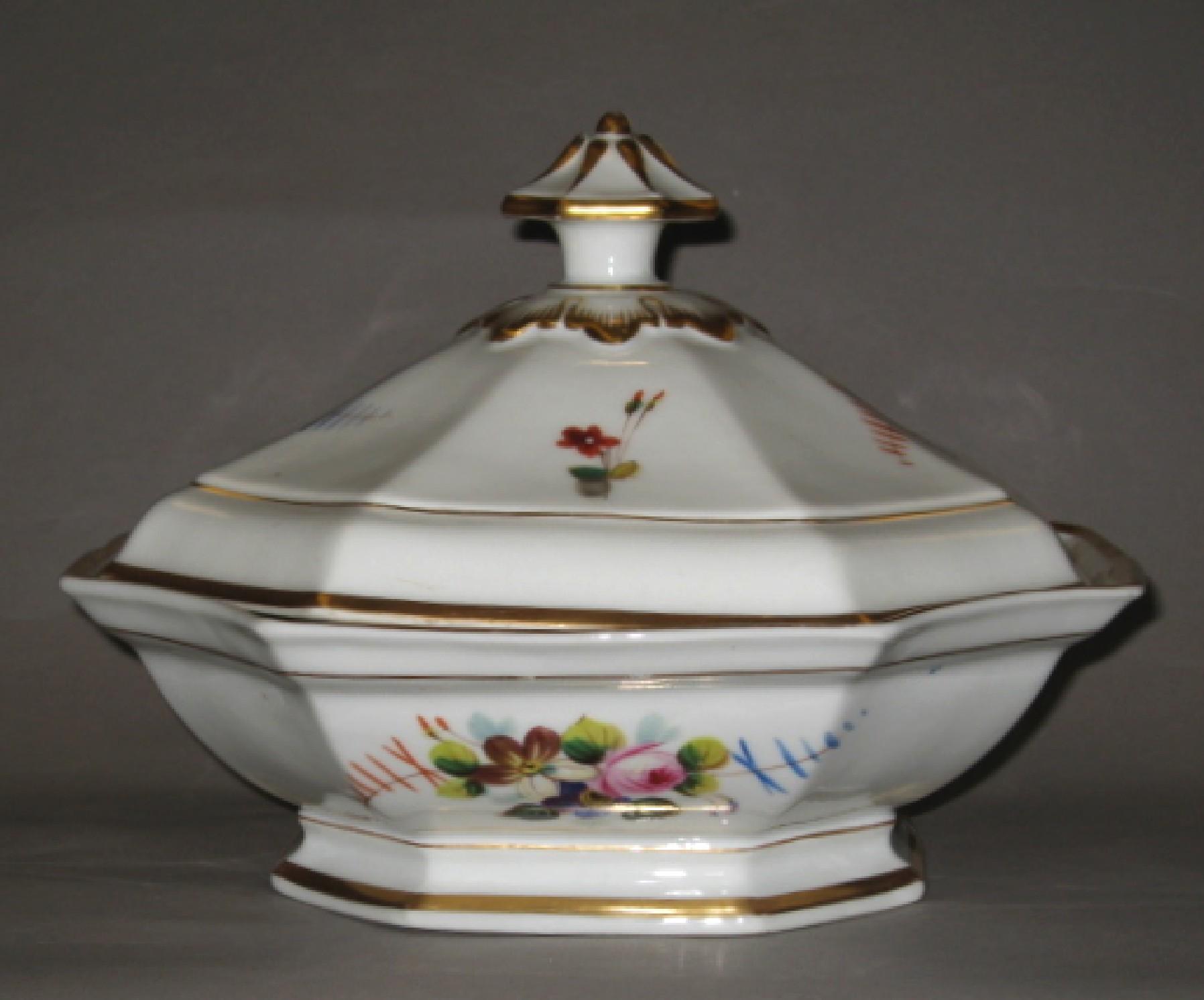 1969.0971.071 A, B French porcelain dish