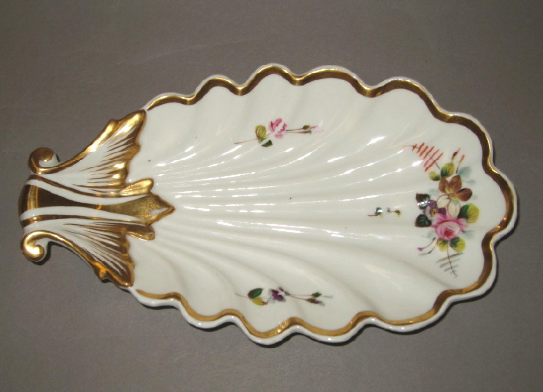 1969.0971.075 French porcelain dish
