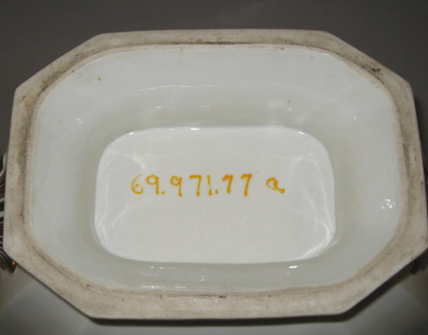 1969.0971.077 A French porcelain tureen (underside)
