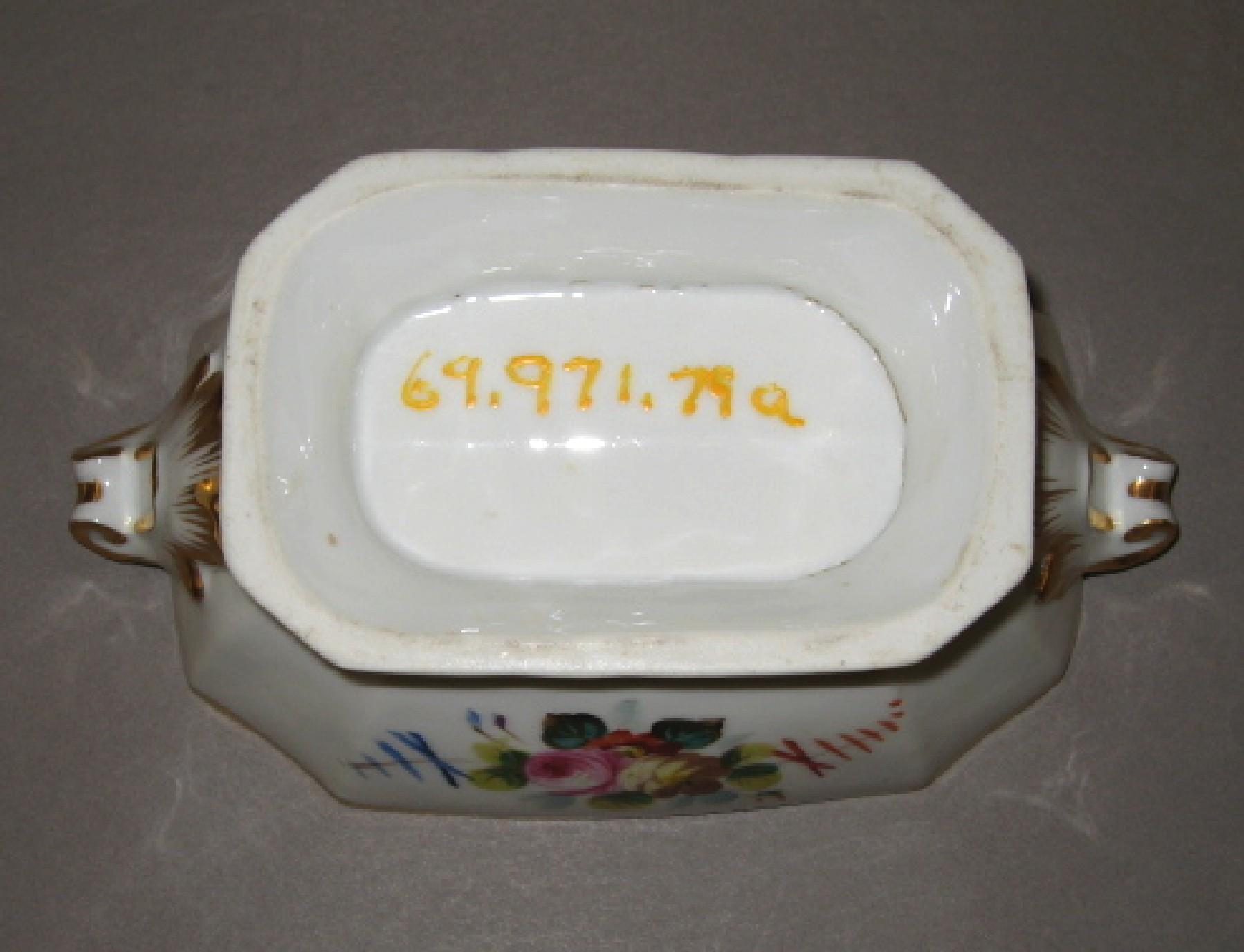 1969.0971.079 A French porcelain tureen (underside)