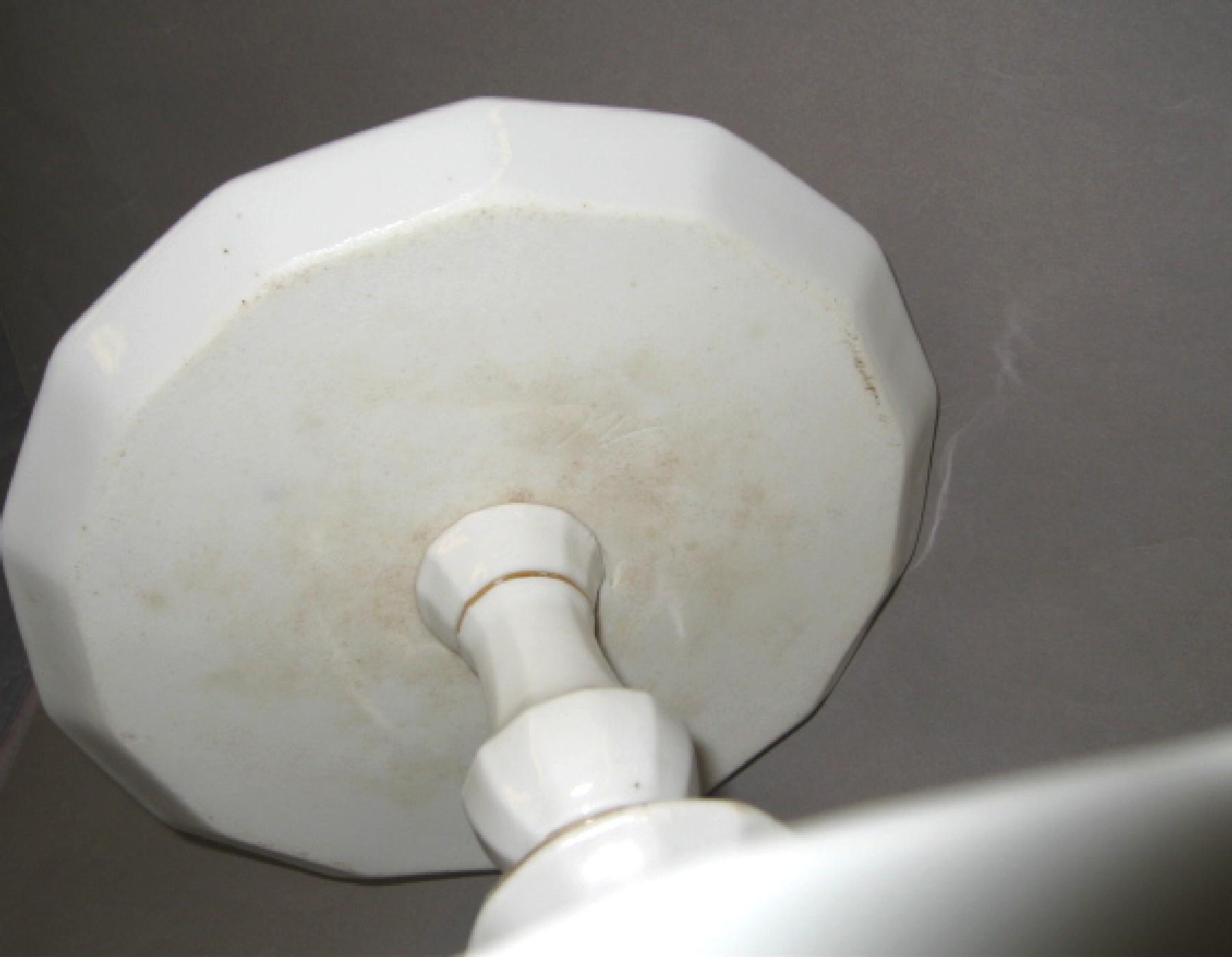 1969.0971.082 French porcelain pyramid (underside of top tray)