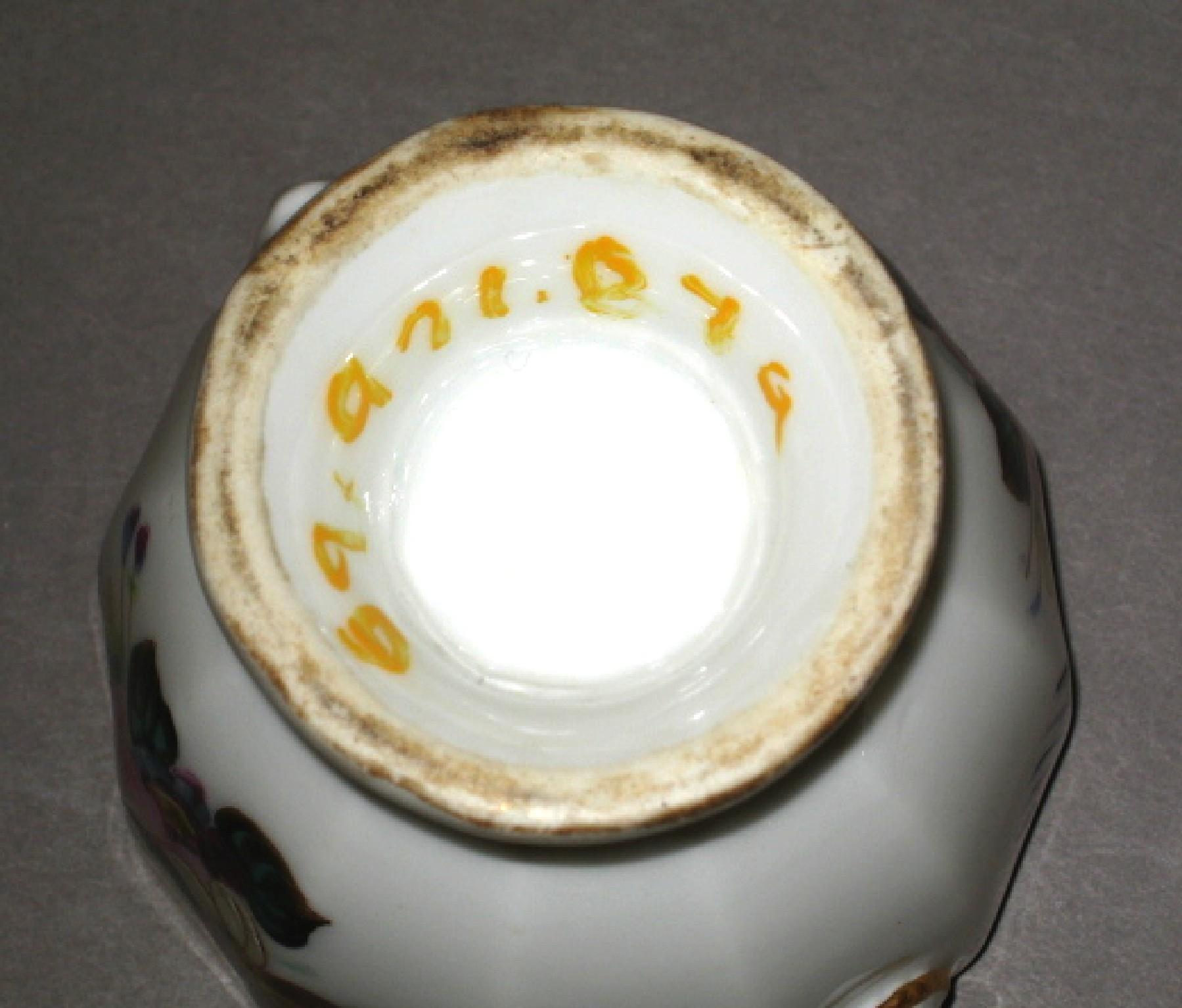 1969.0971.087 A French porcelain custard cup (underside)