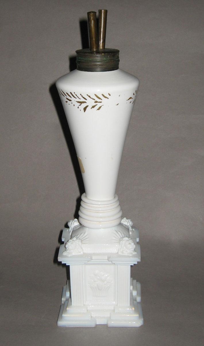 1961.1031 White glass oil lamp