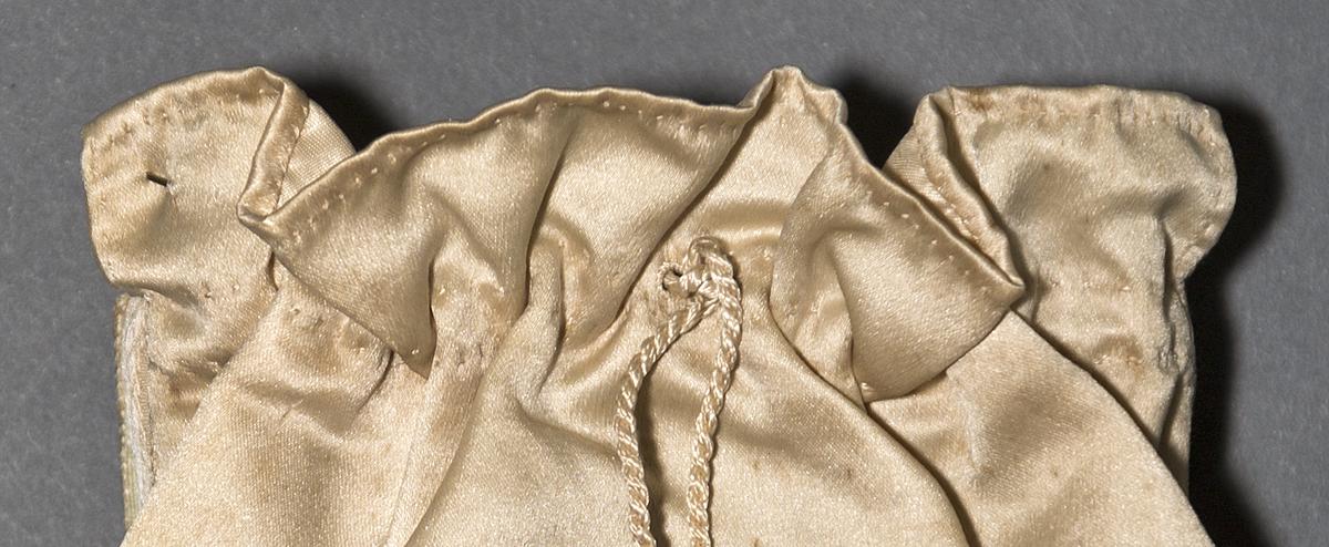 1969.1078 Bag Detail