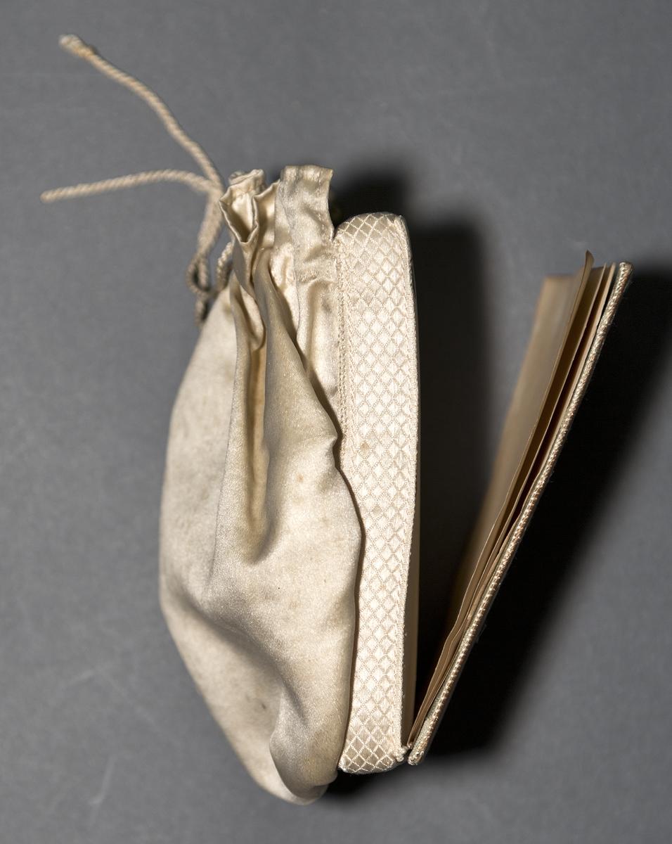 1969.1078 Bag, Side