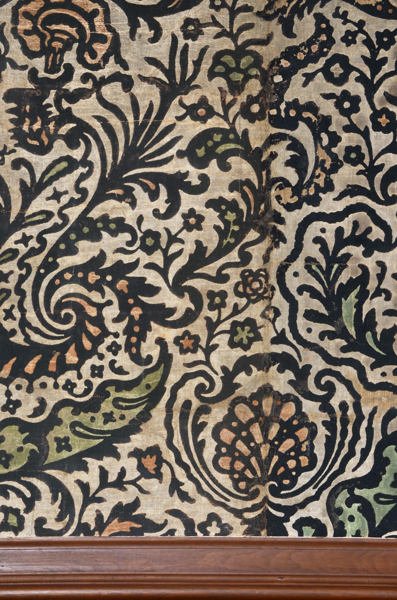 1969.1087.001 Wall covering, detail 2, Flock Room 2013