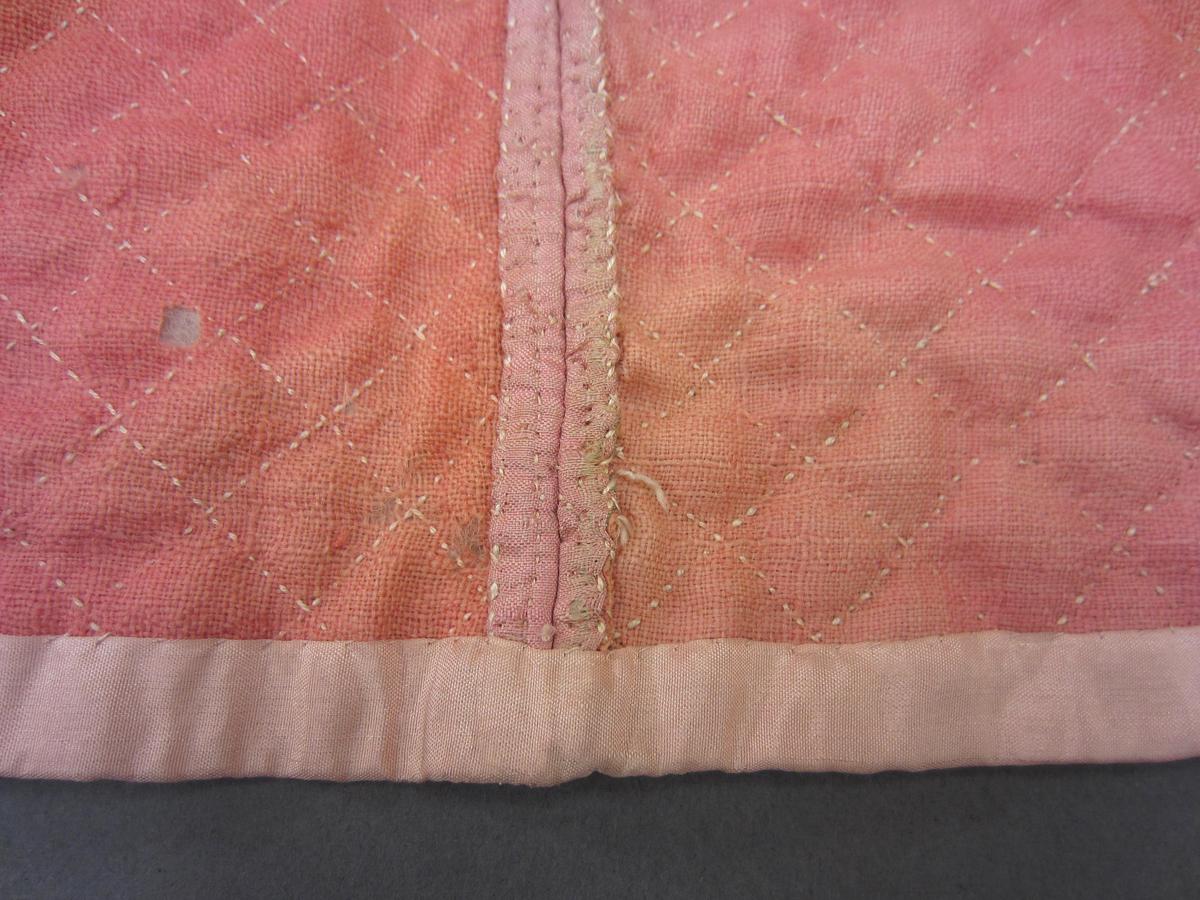 1969.1109 Bedcover, Hem 2