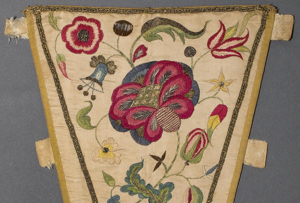 1969.1119 Stomacher, Detail