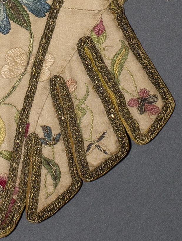 1969.1119 Stomacher, Detail 13