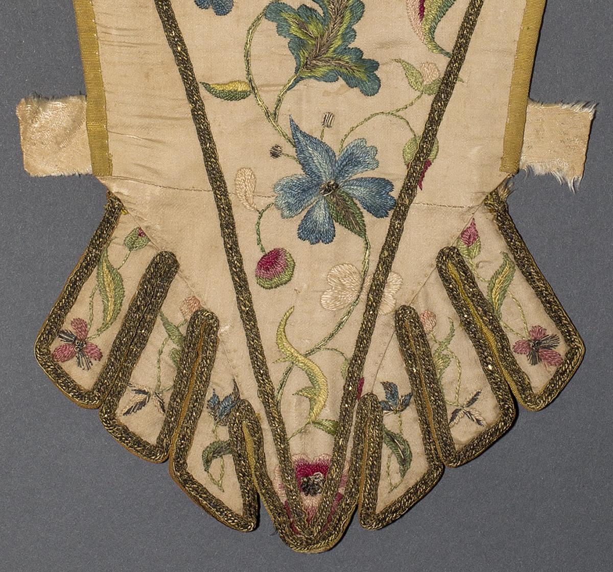 1969.1119 Stomacher, Detail 2