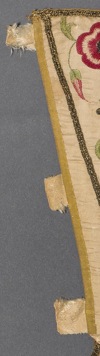 1969.1119 Stomacher, Detail 3
