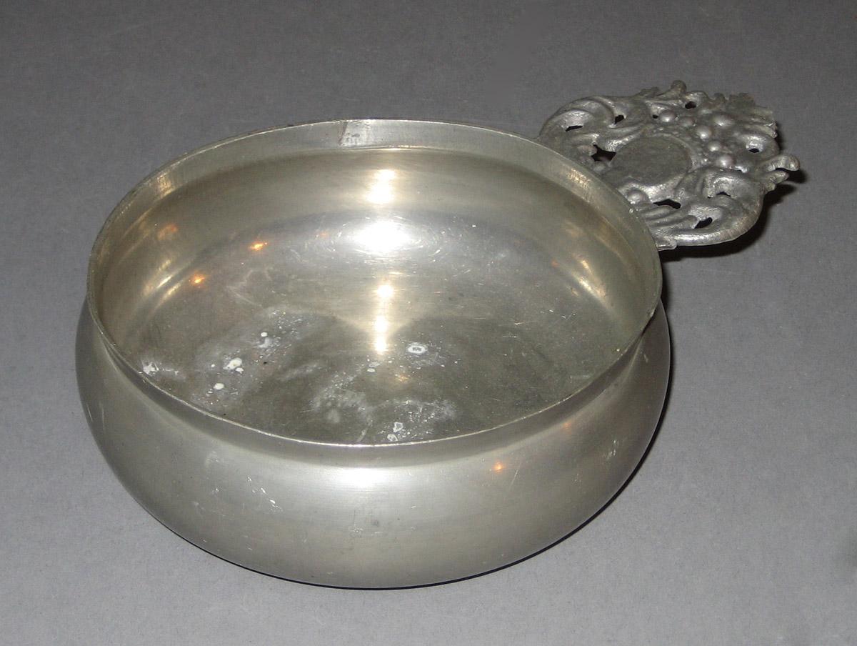 1969.1123 Porringer