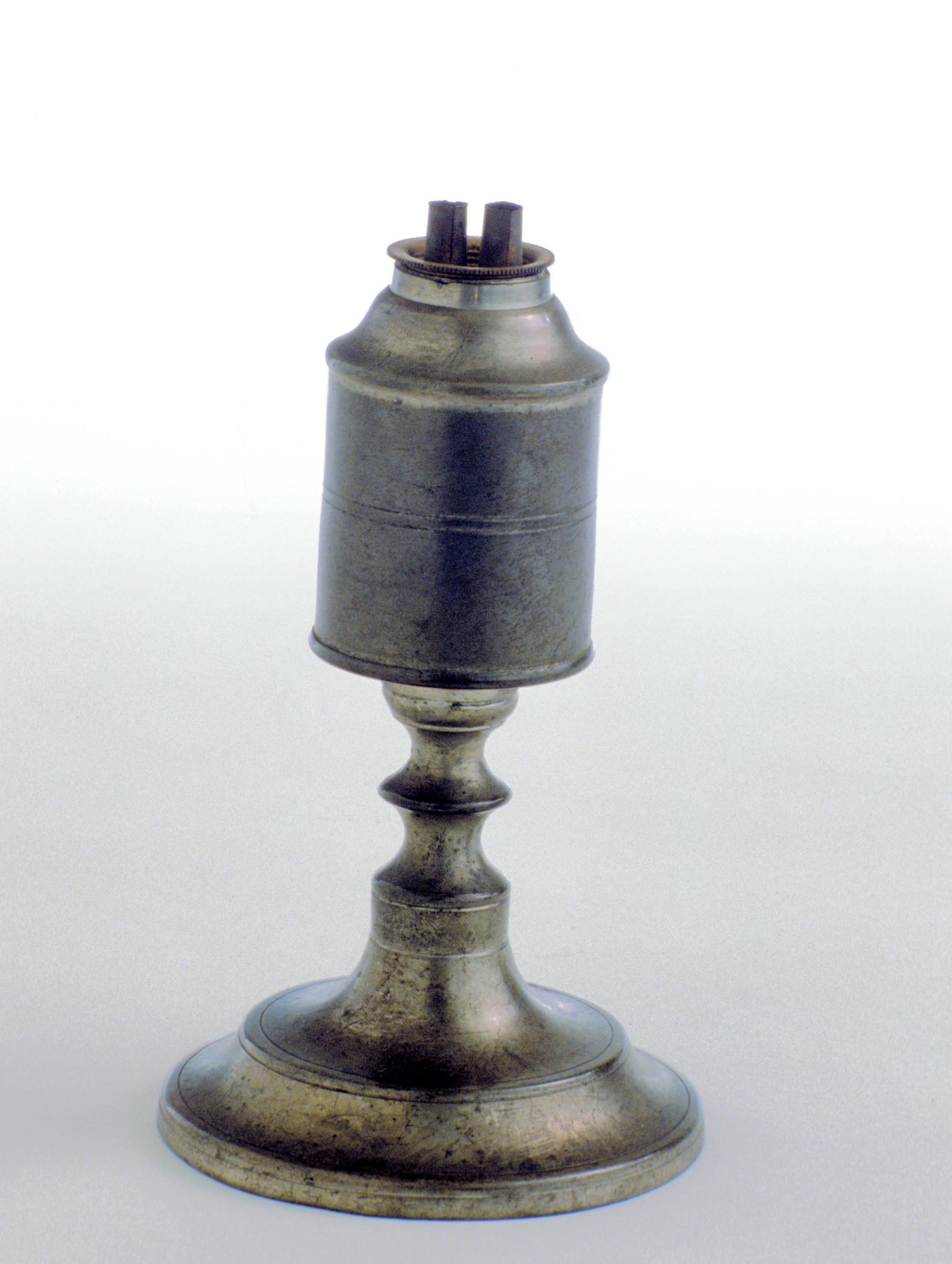 1969.1124 Britannia lamp