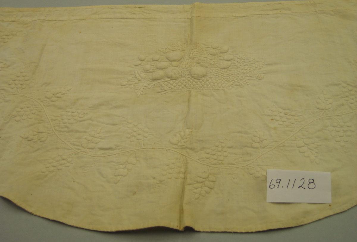 1969.1128 Tablecover