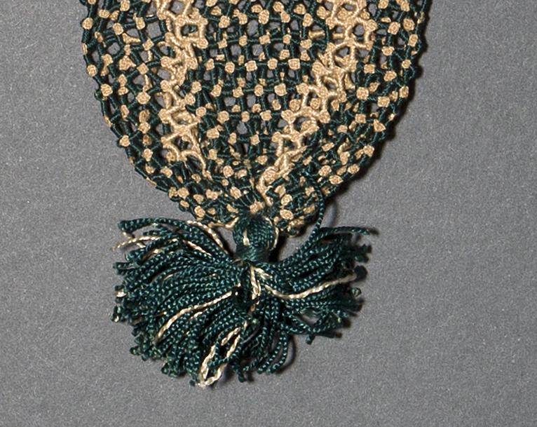 1969.1135 Purse, Detail