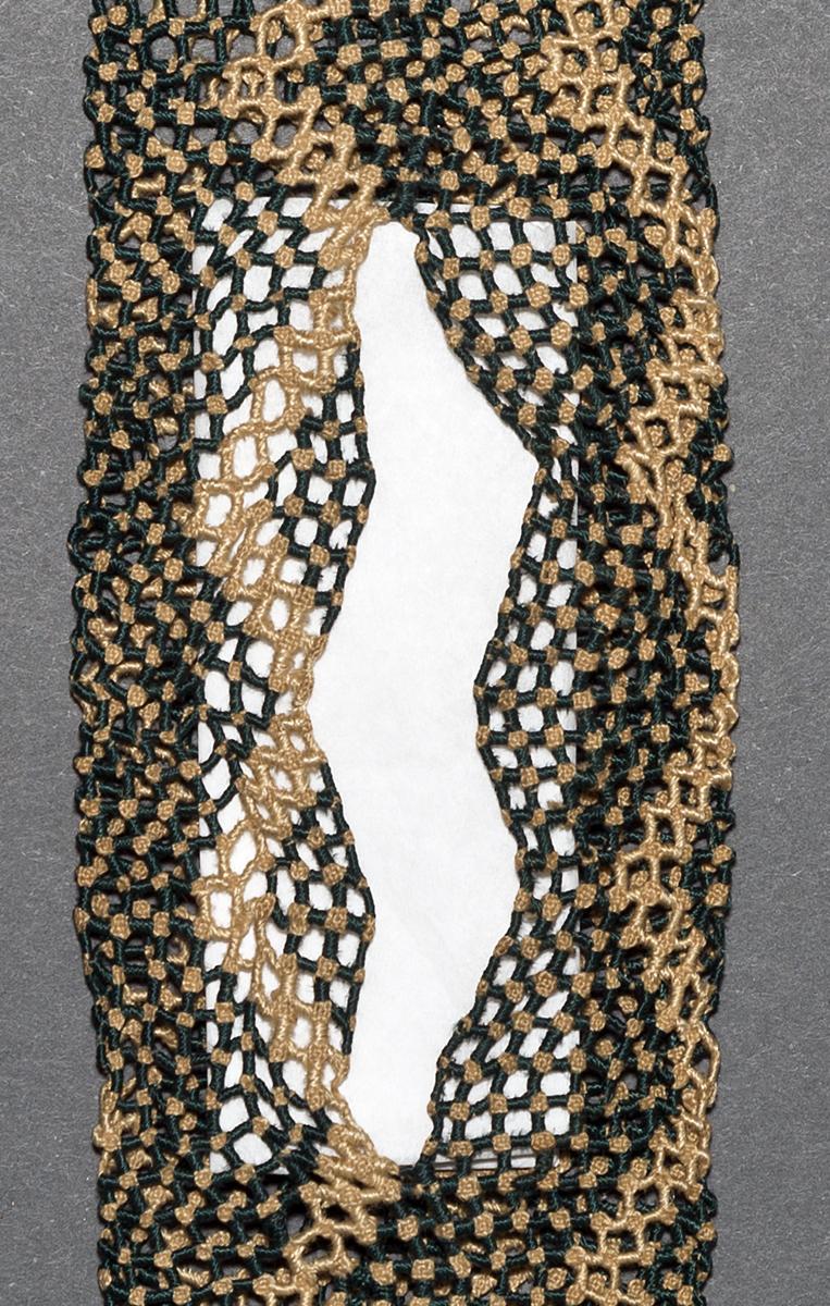 1969.1135 Purse, Opening