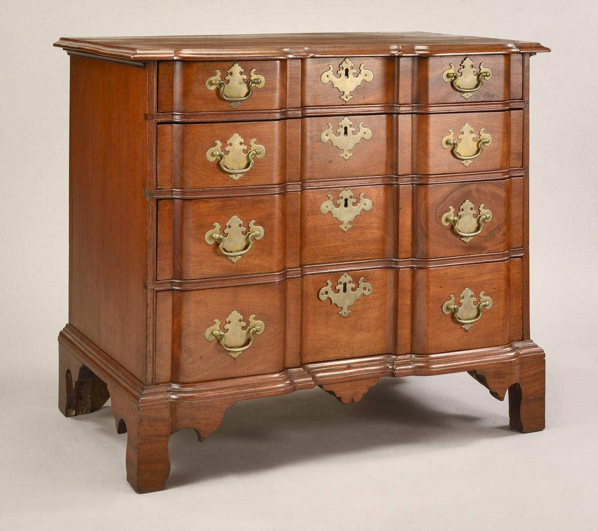 1957.0032.001 Chest of drawers, view 2