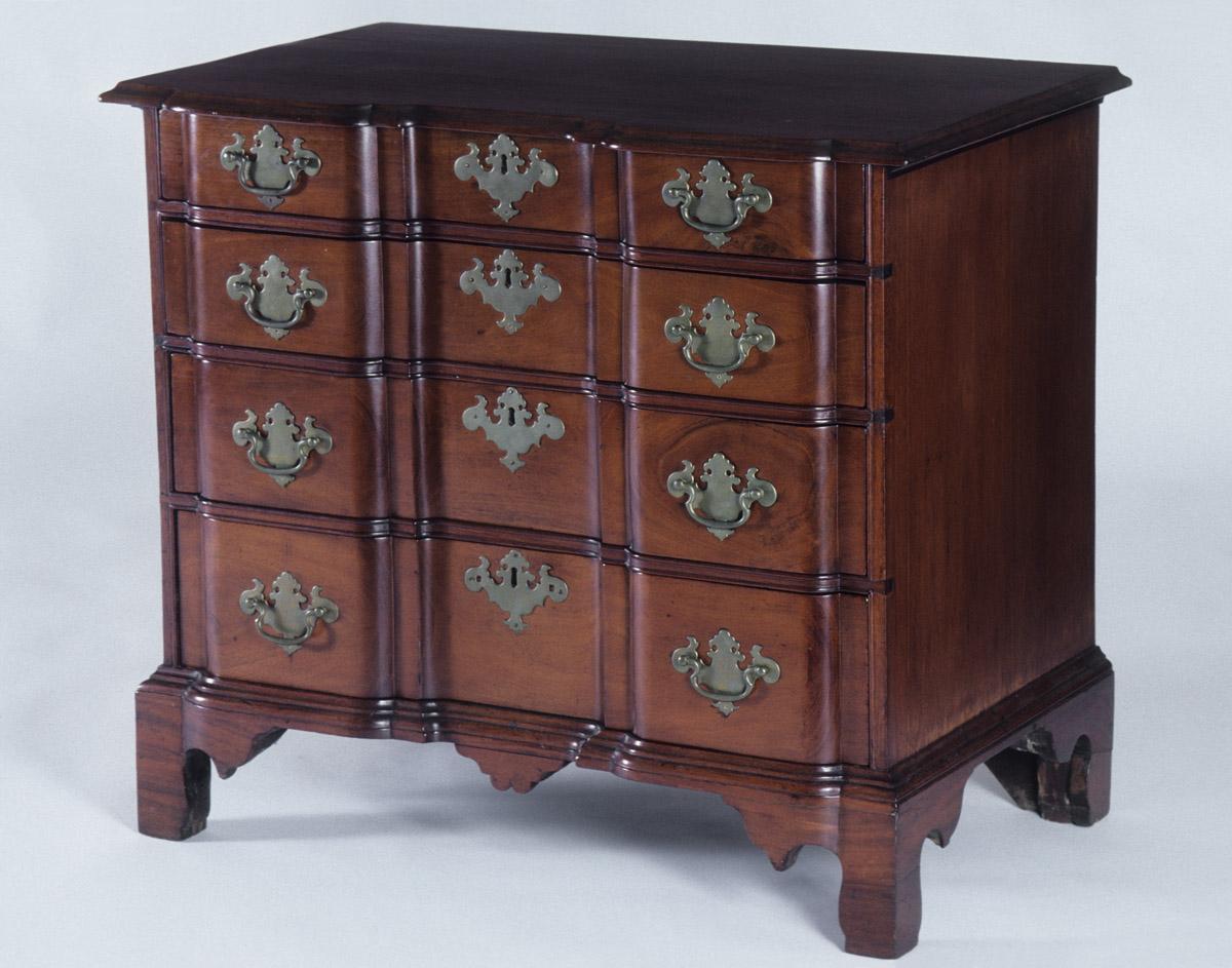 1957.0032.001 Chest of drawers, view 3