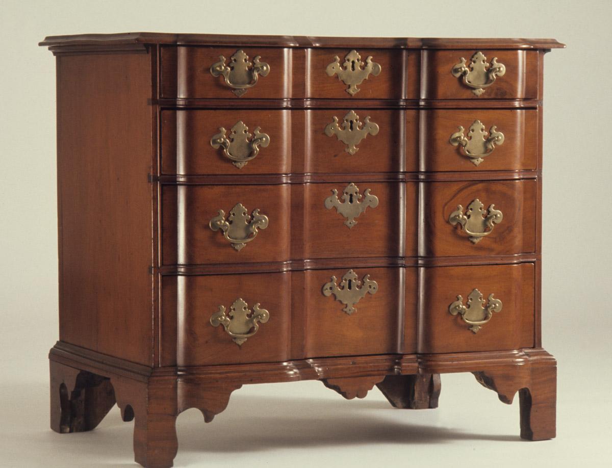1957.0032.001 Chest of drawers, view 4