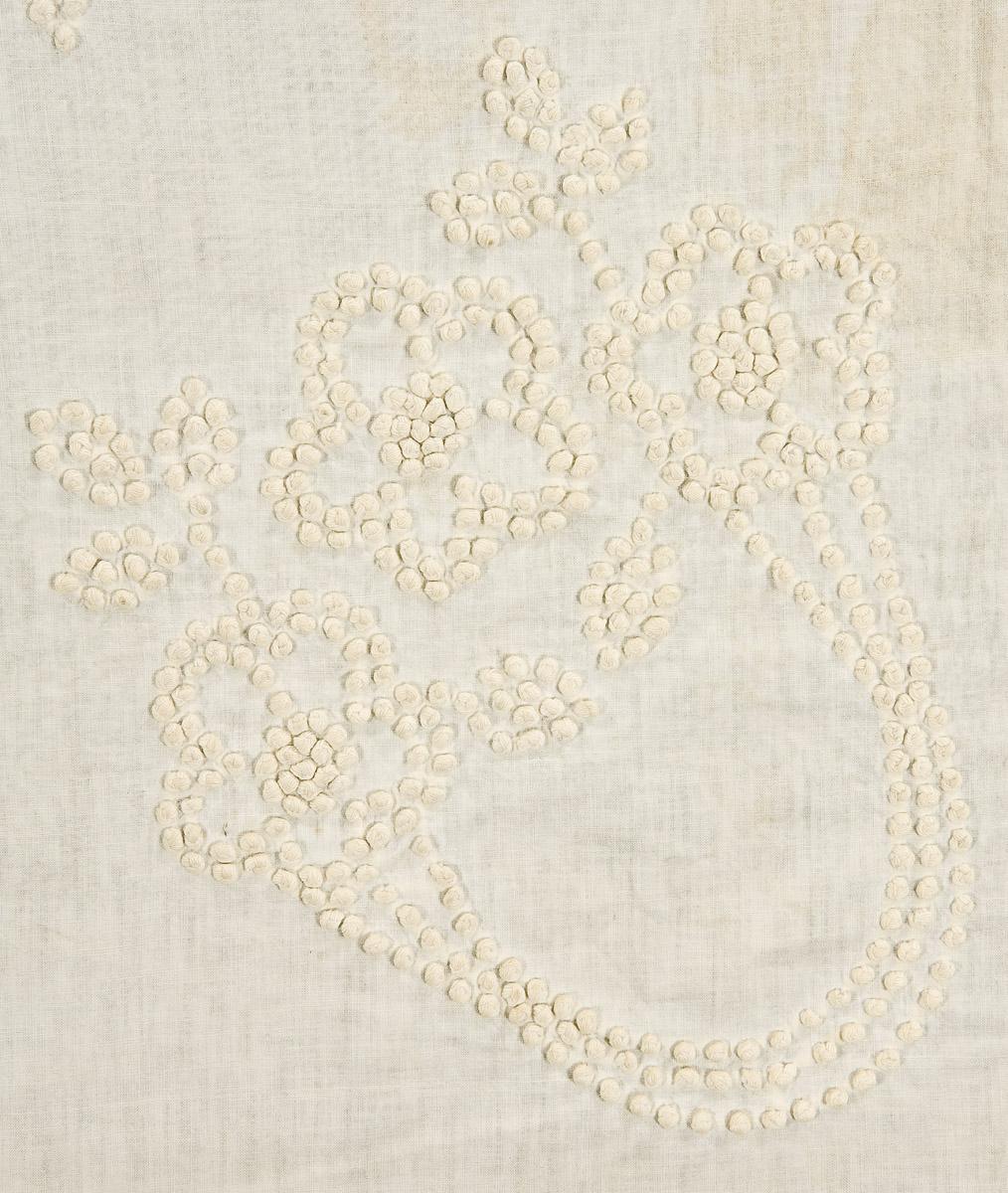 1969.1285 Bedcover, bedspread, whitework (detail 2)