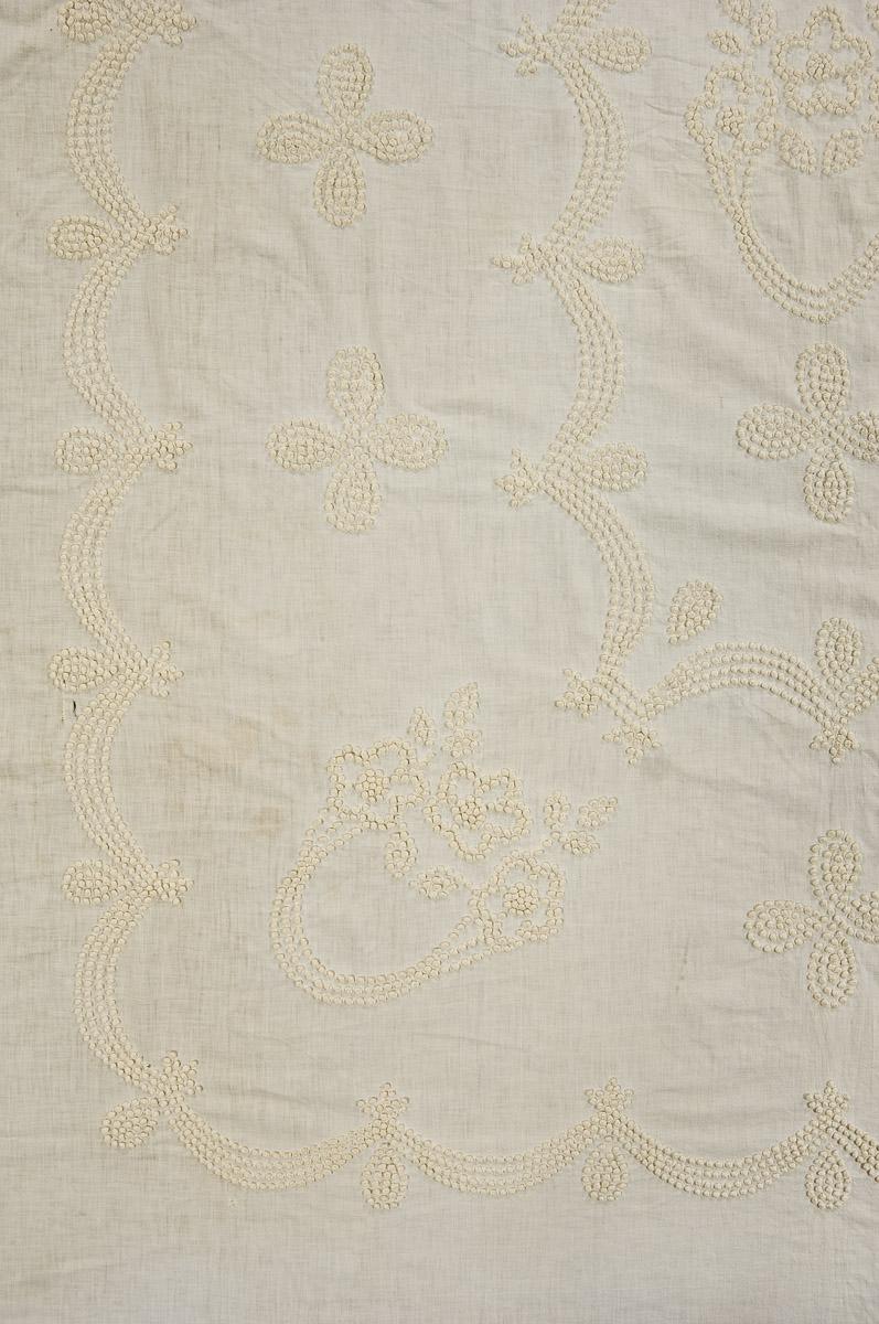 1969.1285 Bedcover, bedspread, whitework (detail 3)