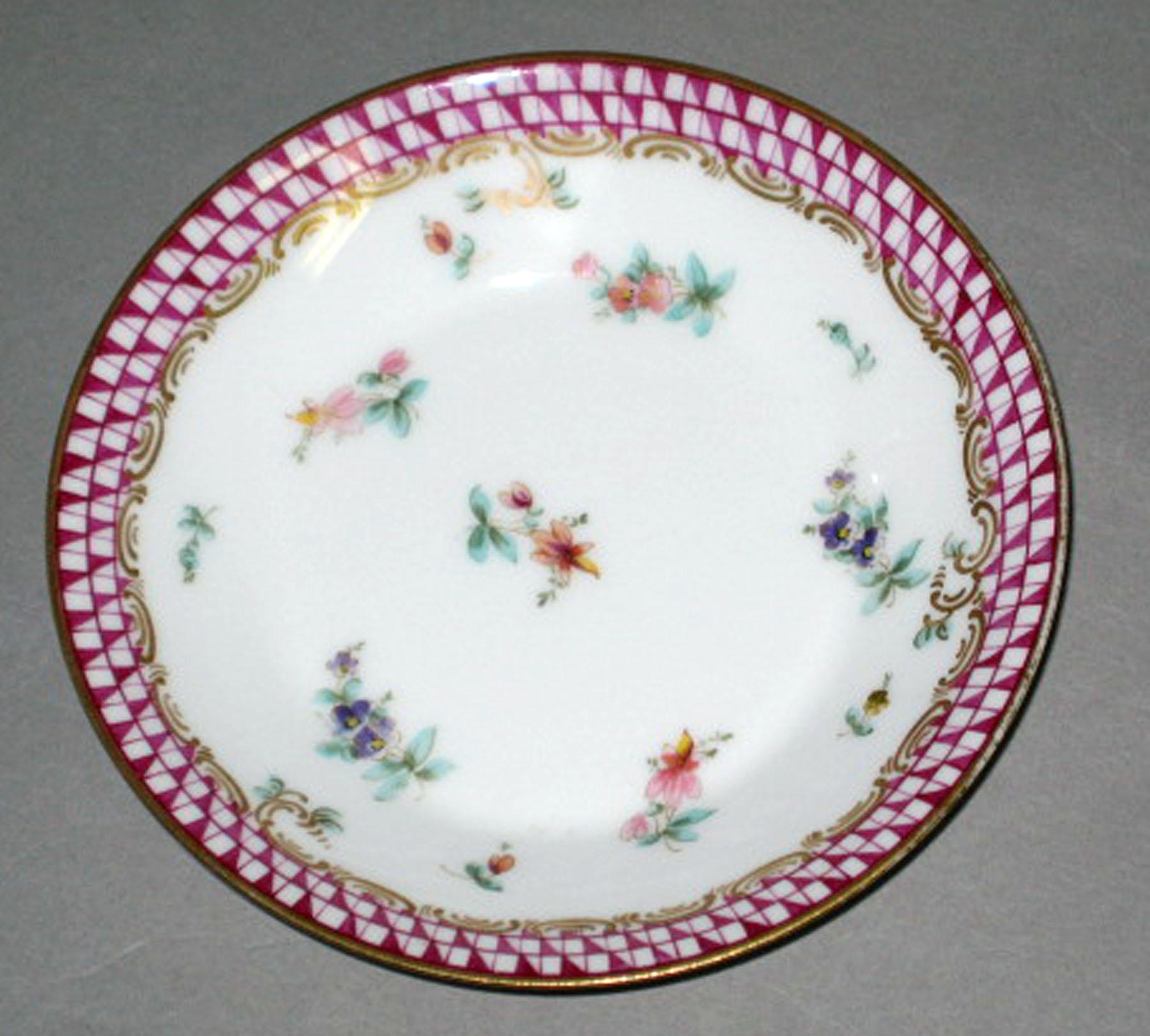 1969.1327 Porcelain saucer