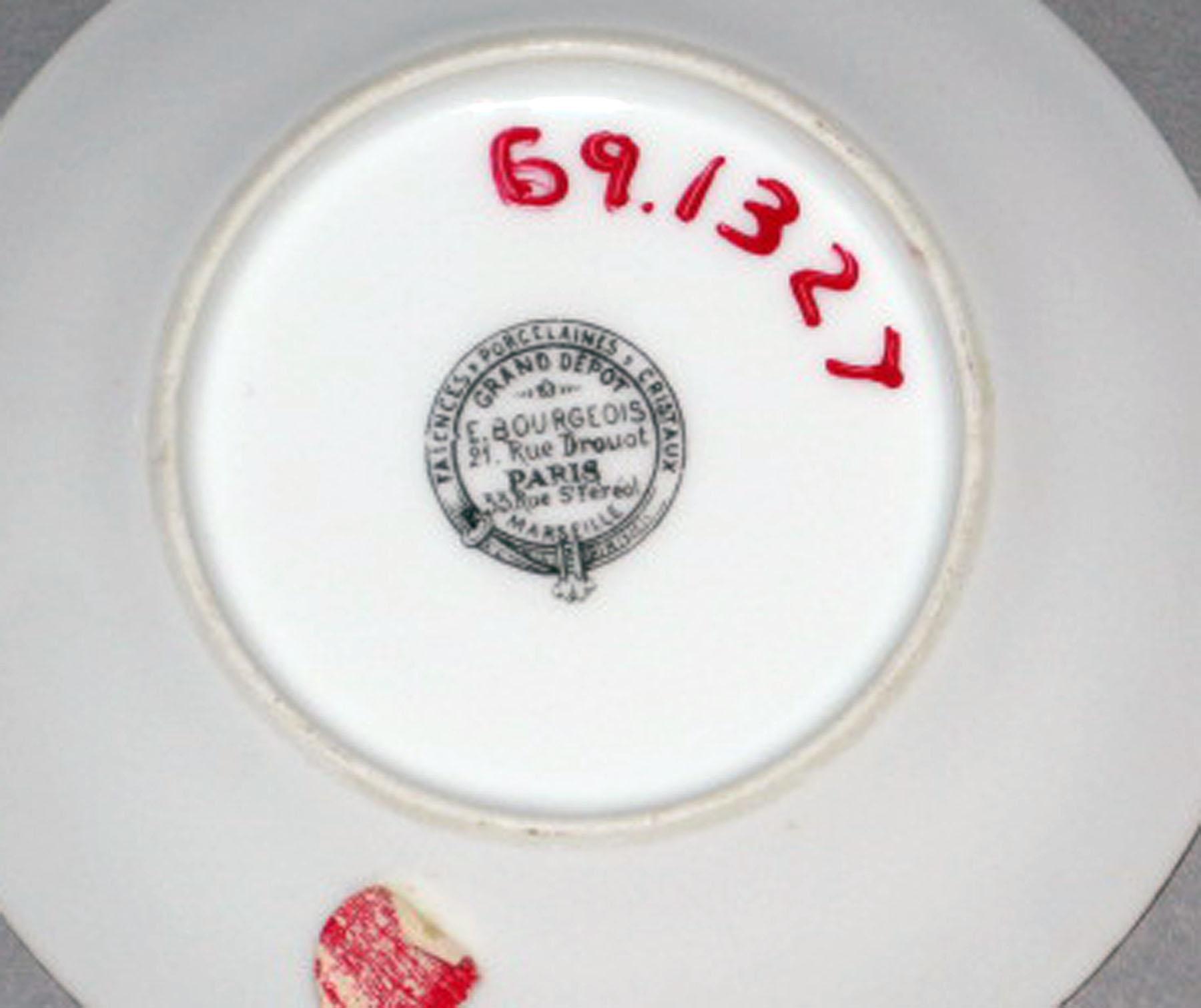 1969.1327 Porcelain saucer (underside)